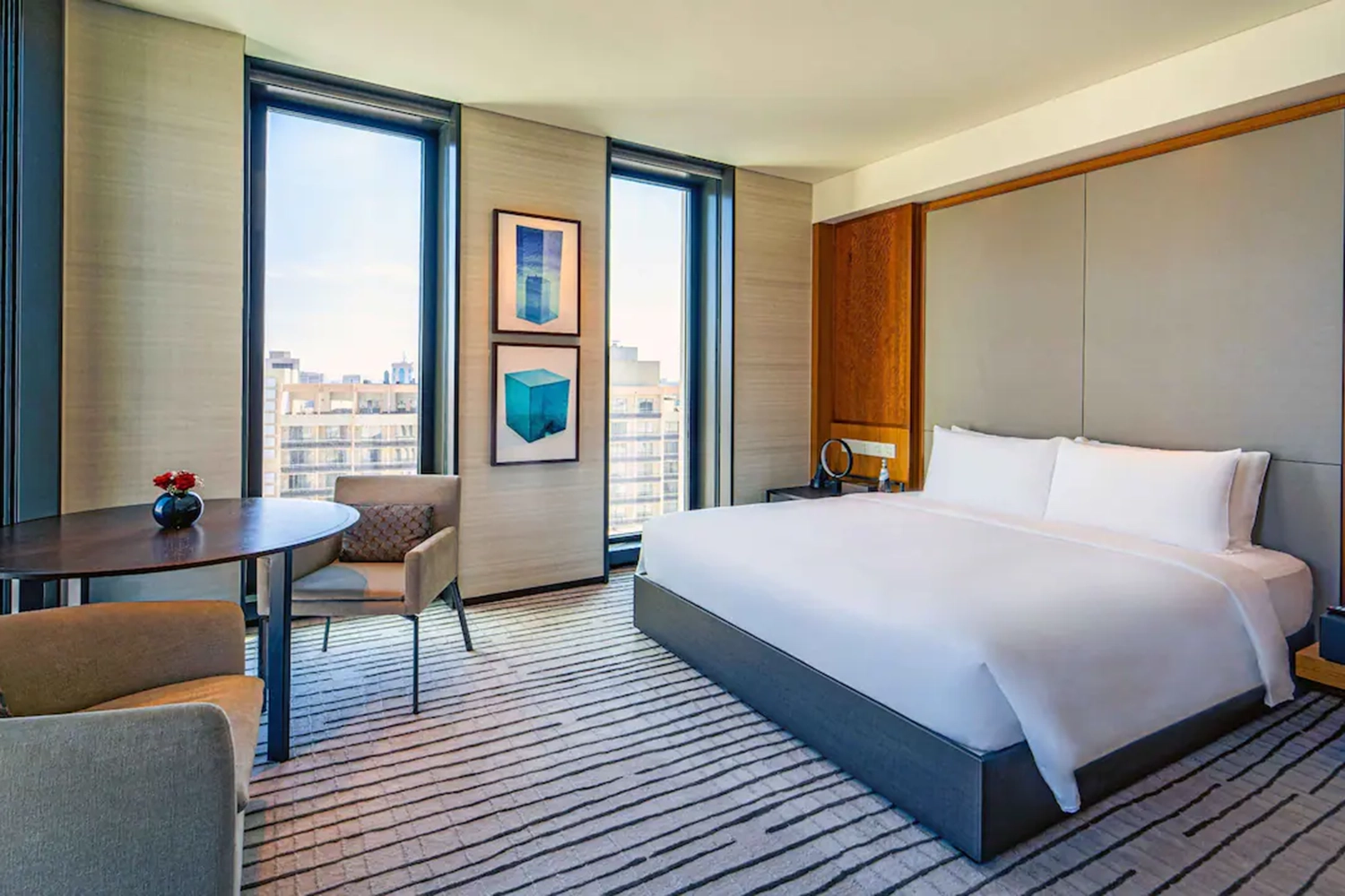 1 lit King et vue sur la ville