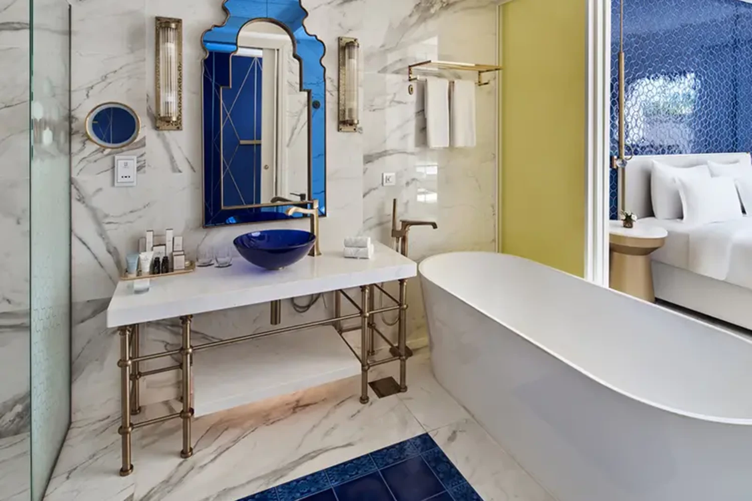 Premium King Size Room with Pool Access