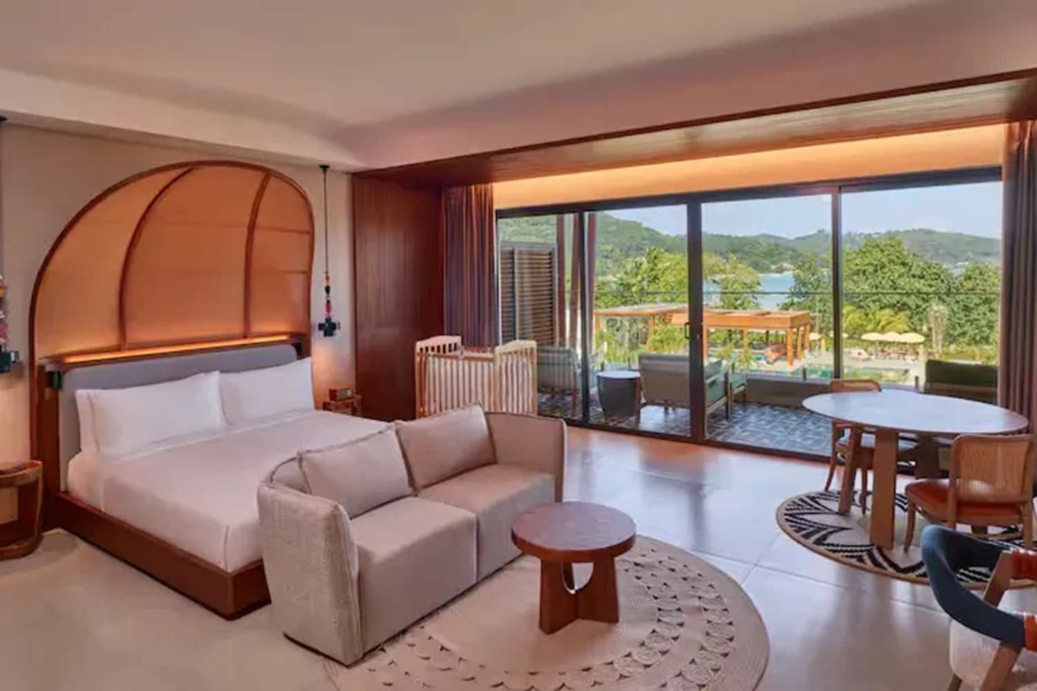 Junior suite with one king bed