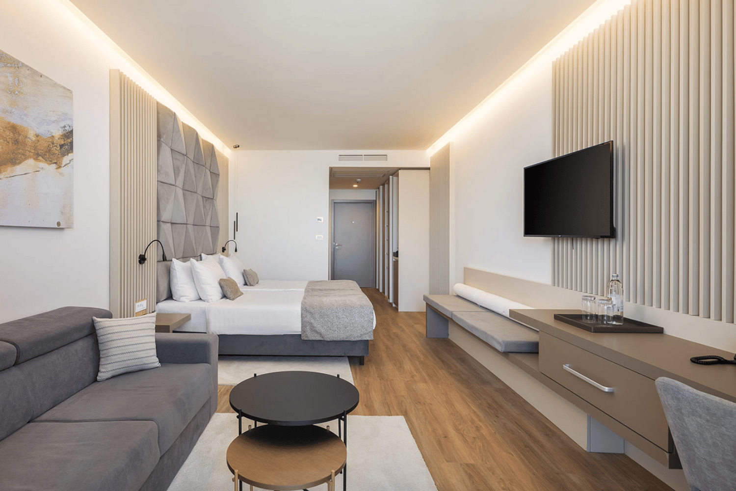 Classic accessible double room – lobby view