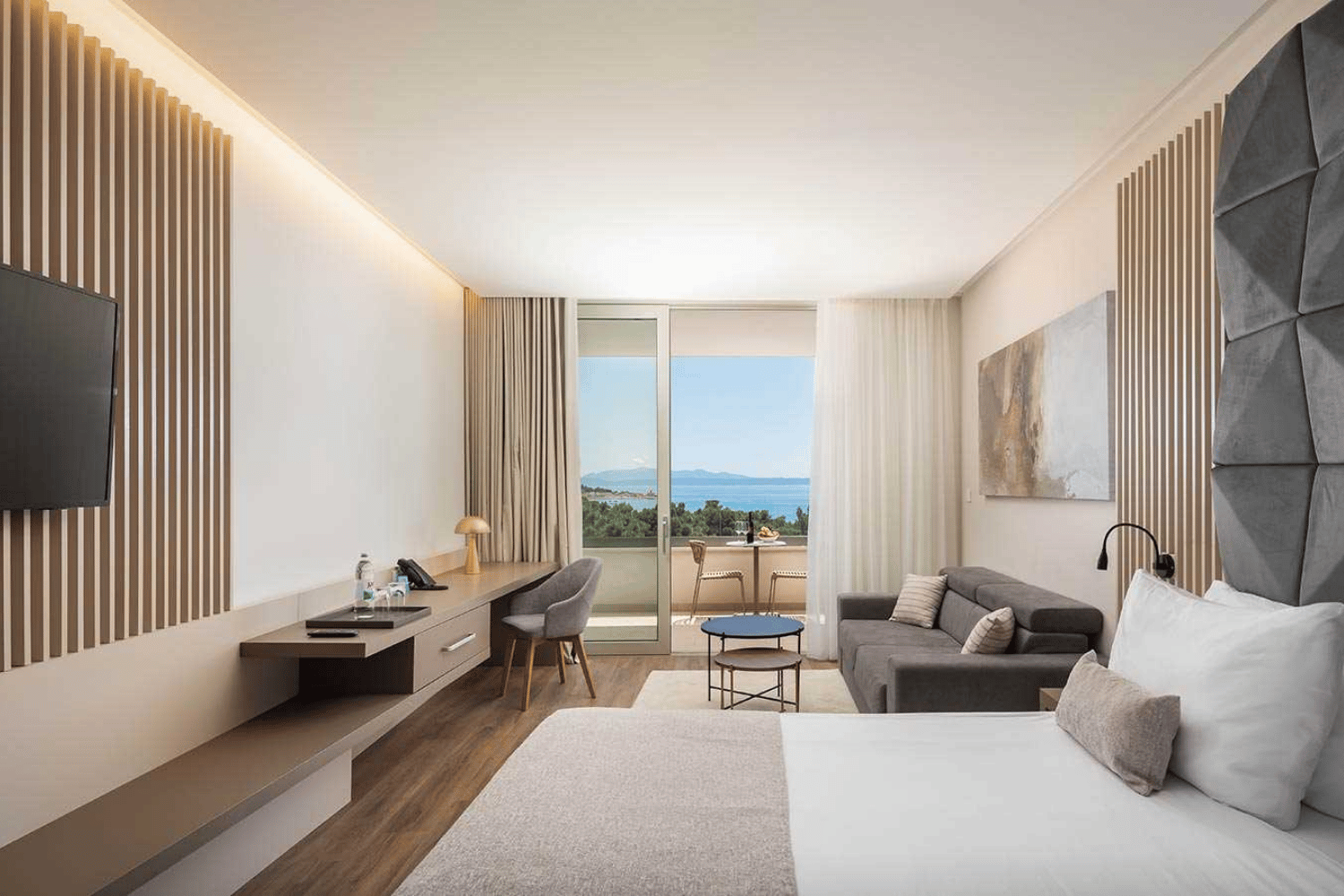 Deluxe room – Balcony – Partial sea view