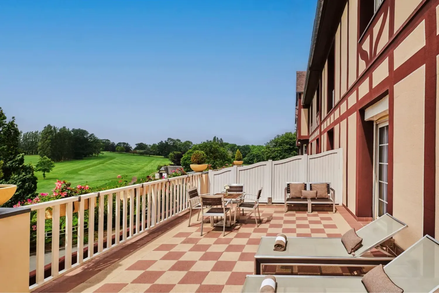 Deluxe Terrace Suite