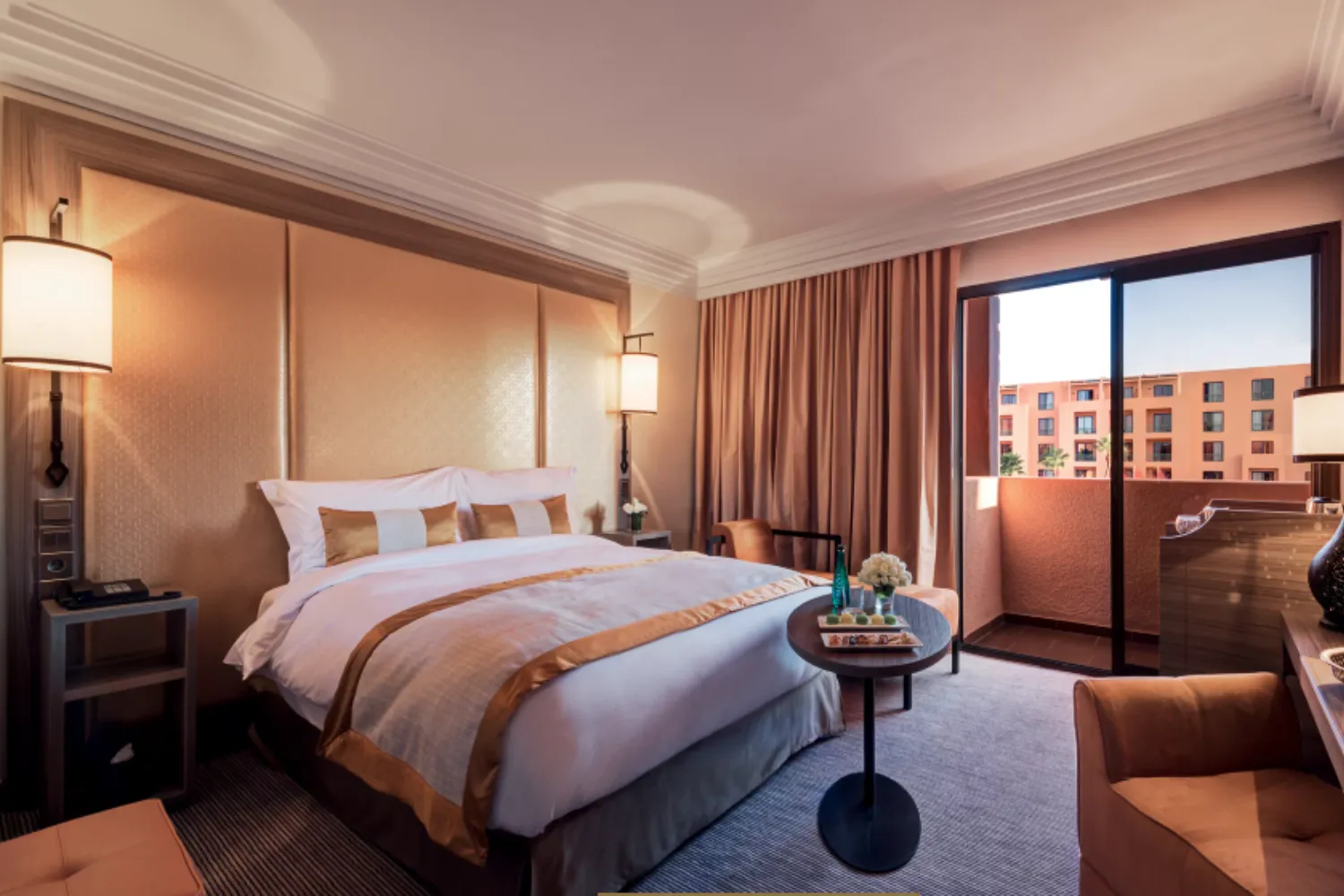 Chambre supérieure – Lit King Size – Terrasse – Vue Piscine