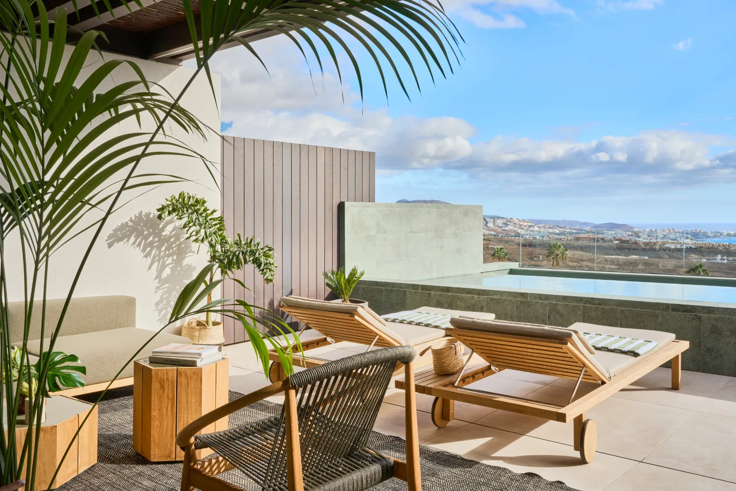 Deluxe Suite – 2 Bedrooms – Sea View – Private Pool