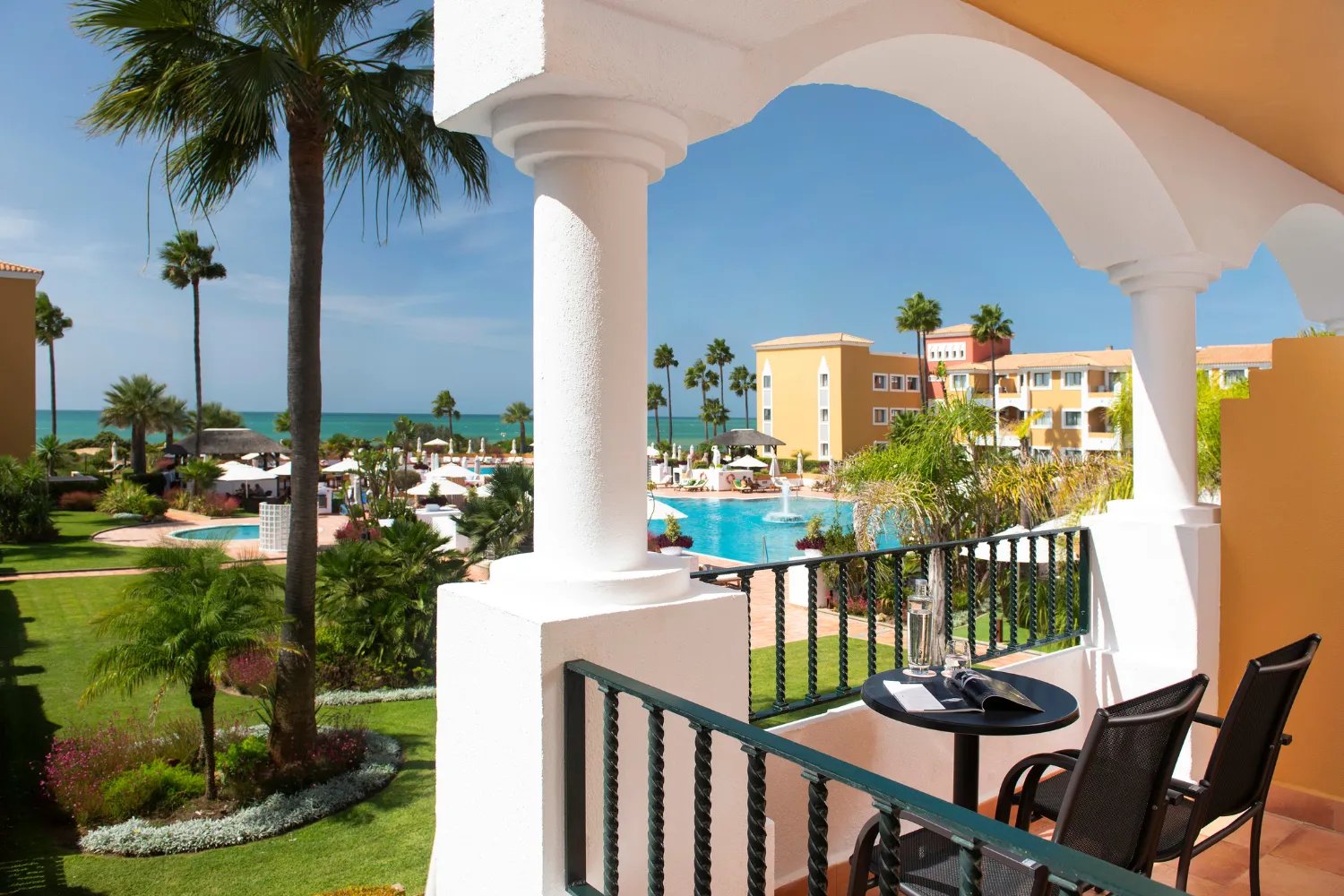 Premium Room – Pool Access – Private Garden