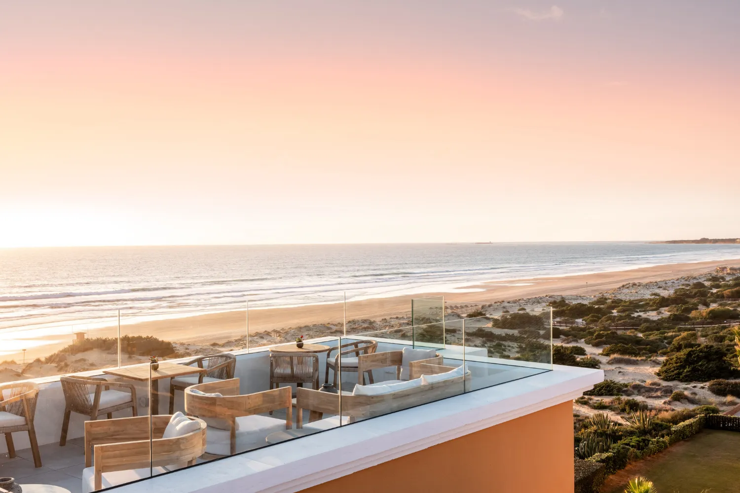 Entrecielos. Rooftop &amp; Raw Bar